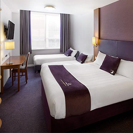 Premier Inn Liverpool John Lennon Airport Speke Bagian luar foto
