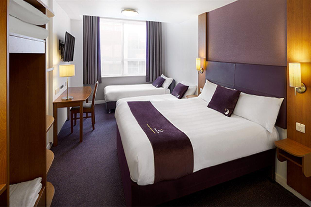 Premier Inn Liverpool John Lennon Airport Speke Bagian luar foto