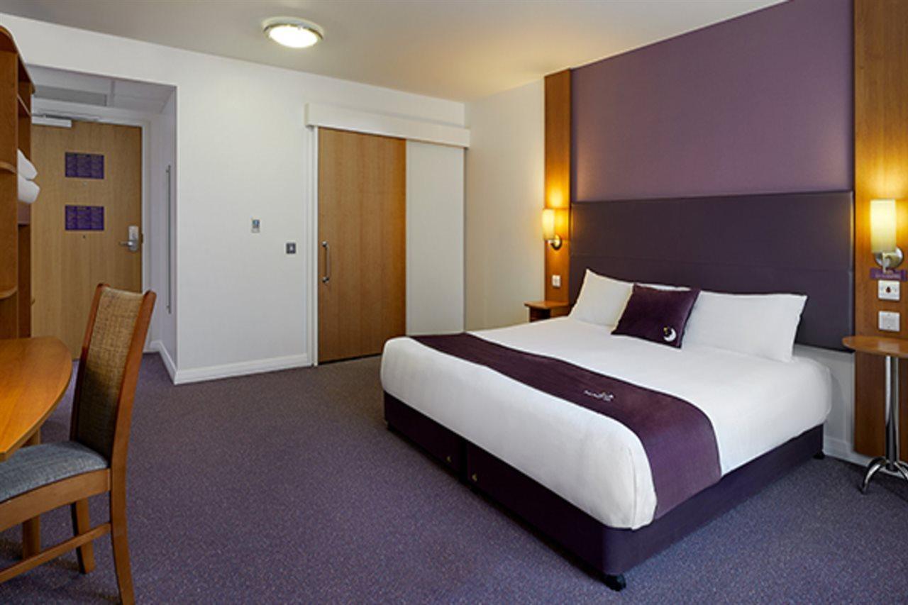 Premier Inn Liverpool John Lennon Airport Speke Bagian luar foto