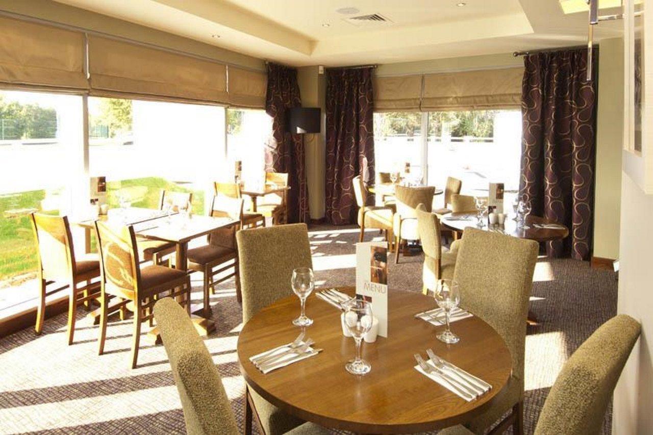 Premier Inn Liverpool John Lennon Airport Speke Bagian luar foto