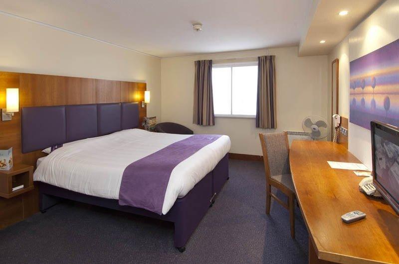 Premier Inn Liverpool John Lennon Airport Speke Bagian luar foto